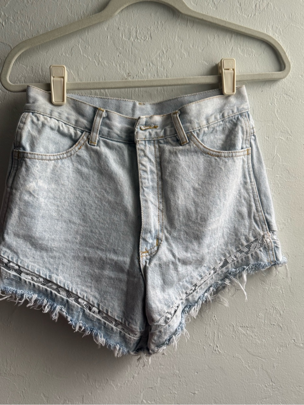90s vintage Light Wash Denim High-Rise Frayed Hem Women's Shorts
